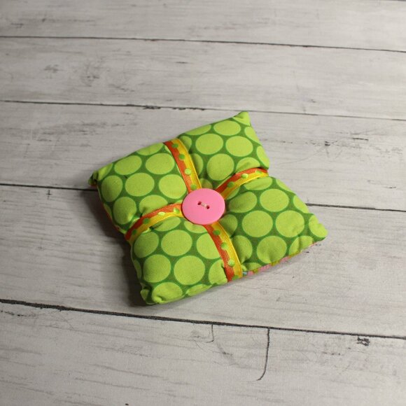 Handmade Pin Cushion Retro Vintage Patchwork Fabric Reversible Sewing - Picture 4 of 4